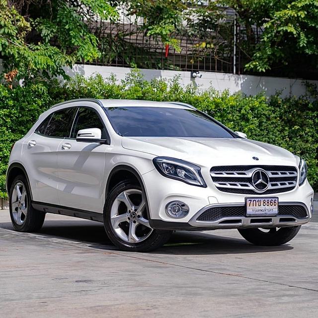 MERCEDES-BENZ GLA200 Urban Facelift AT 2019Crossover หรู ทรงสปอร์ต ไมล์ 5x,xxx