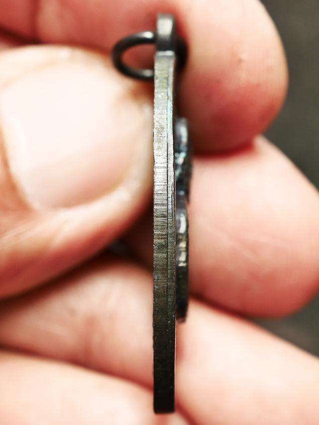 เหรียญหลวงพ่อแดง วัดเขาบันไดอิฐ เนื้อทองแดงรมดำ ปี2513 ตอกโค๊ด (แดง) รุ่น จปร. เดิมๆ 10