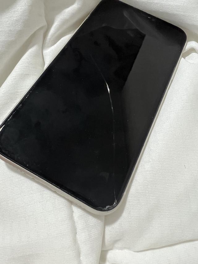 Iphone 11 สีขาว 128 gb ศูนย์ไทย