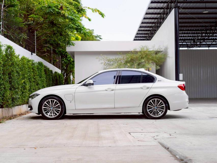 BMW 330e Luxury ปีจด 2017 6
