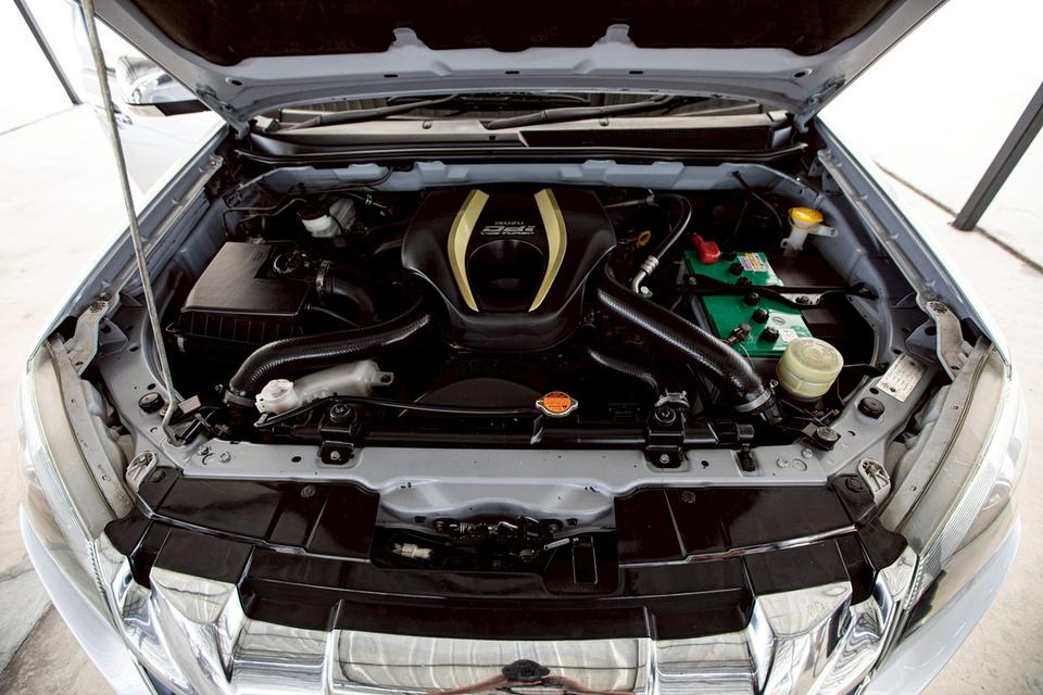 Isuzu D-Max Hi-Lander Cab 2.5 VGS Z ท๊อปปี2015 เกียร์ธรรมดา สีเทา 11