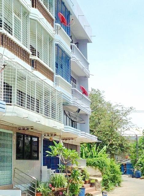 ตรงข้ามแสงจันทร์พระราม2 100ม. โลตัส พระราม 2 2.1 กม.ให้เช่าอาคารพาณิชย์ 3 ชั้น หลังมุม กว้าง 7เมตร ทำเลพระราม 2 รร.บางขุ 2