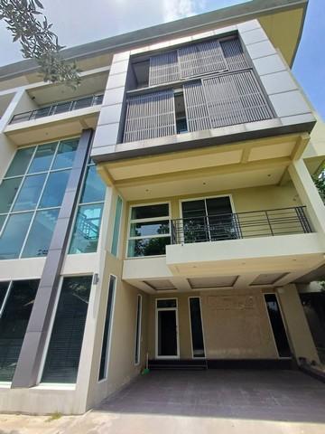 ให้เช่าโฮมออฟฟิต 4 ชั้น 600 ตร.ม. ย่านรามอินทรา ห้องมุม ใกล้แฟชั่นไอแลนส์ 7