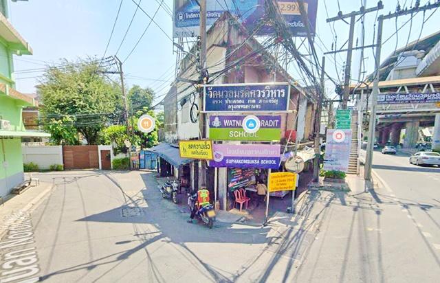 วงเวียนใหญ่ 1.3 กม. MRT ท่าพระ 345 ม. ให้เช่าตึกแถว 4 ชั้นรวมดาดฟ้า 20 ตร.วา. 260 ตร.ม. 4 นอน 4 น้ำ Airbnb ซ.เพชรเกษม 10 8