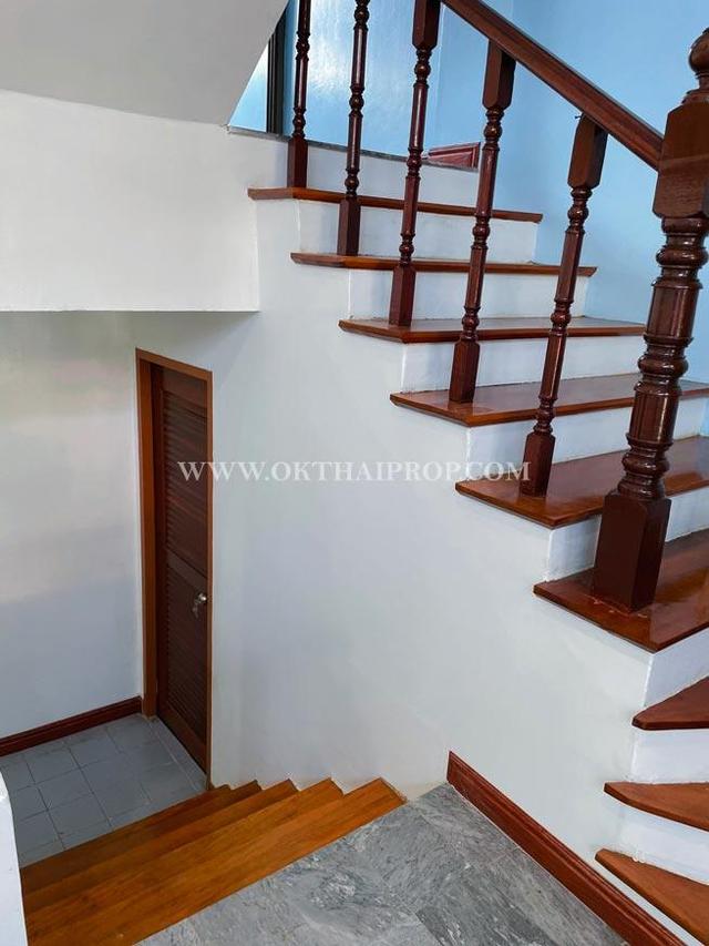 ทาวน์โฮม 4.5 ชั้น ถนนโชคชัย 4 ลาดพร้าว 12