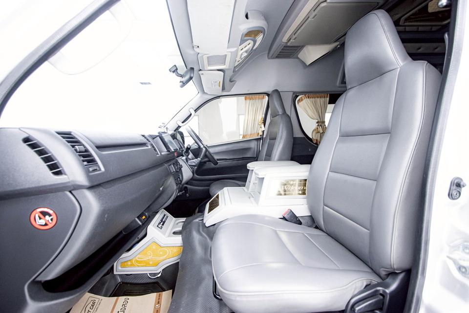 TOYOTA COMMUTER 3.0 D4D 2015