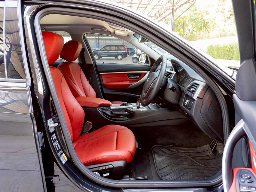 BMW 330e Sport ปีจด 2018 เจ้าของเดียว รถสวยไม่มีอุบัติเหตุ ยางปี 2025 9