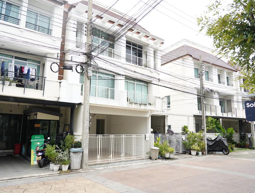 🚨 Rare Item! ขายทาวน์โฮม 3 ชั้น บ้านกลางเมือง Urbanion สุขุมวิท 113 หน้าคลับเฮาส์ วิวสวน แอร์-ม่านครบ รีโนเวทใหม่ หิ้วกระเป๋าเข้าอยู่ได้เลย! 2