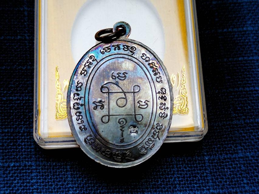 เหรียญหลวงพ่อแดง วัดเขาบันไดอิฐ เพชรบุรี รุ่นบูรณะโบสถ์ ปี2560 เนื้อทองแดงรมดำ 3