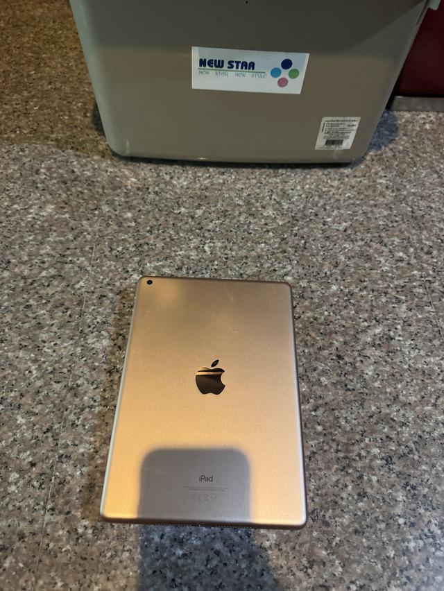ขายๆๆๆถูกๆๆiPadGen6สีRose Gold 128กิ๊กWifi Only ใช้งานดีทุกๆฟังชั่นสูนTrueทุกๆฟังชั่นรีสโตได้ตลอดไม่มีติดไอคราว Model TH/A  สภาพ: 95% สวยๆๆคับ  ราคา: รูปที่ 2