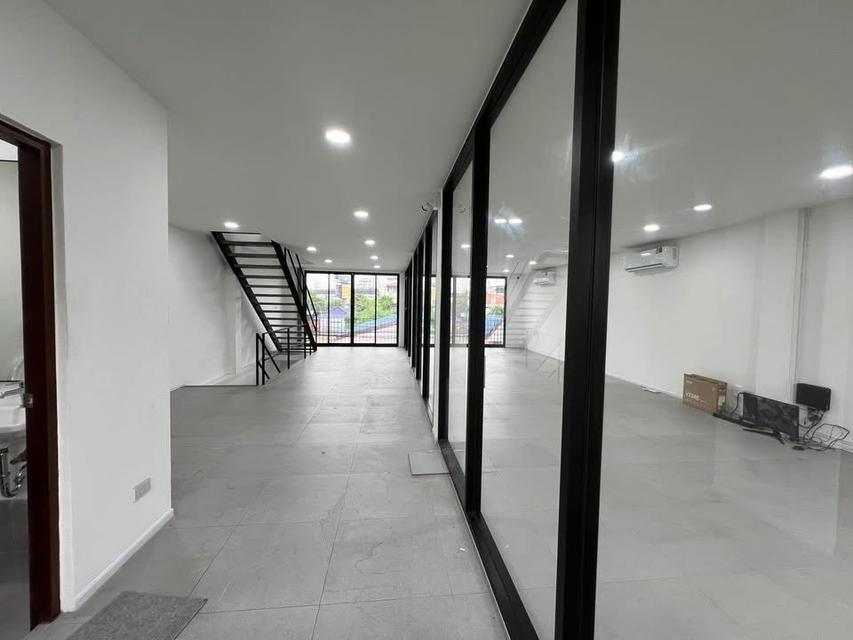 ให้เช่าอาคารสำนักงาน 3 ชั้นครึ่ง ซอยบางนา ตราด13 ใกล้เซ็นทรัลบางนา ใกล้ทางด่วนบางนา ที่จอดรถ 3 คัน เหมาะทำ Office สำนักงาน 2