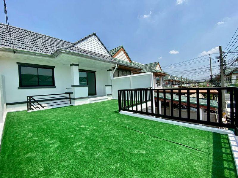 หมู่บ้านหงส์ประยูร3  แยกบางพลู ทาวน์เฮาส์ 2 ชั้น ตกแต่งใหม่พร้อมอยู่  มีระเบียงด้านหน้าใกล้ถนนรัตนาธิเบศร์   โครงการมี ระบบรักษาความปลอดภัย 18