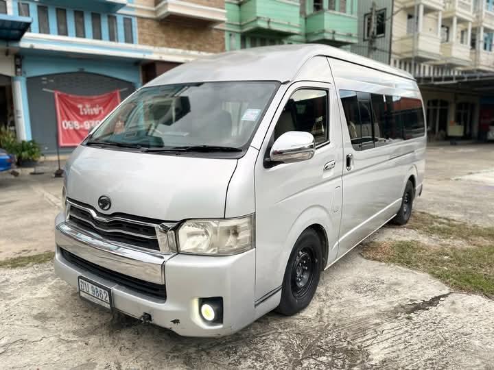 Toyota Commuter ปี 2011 2