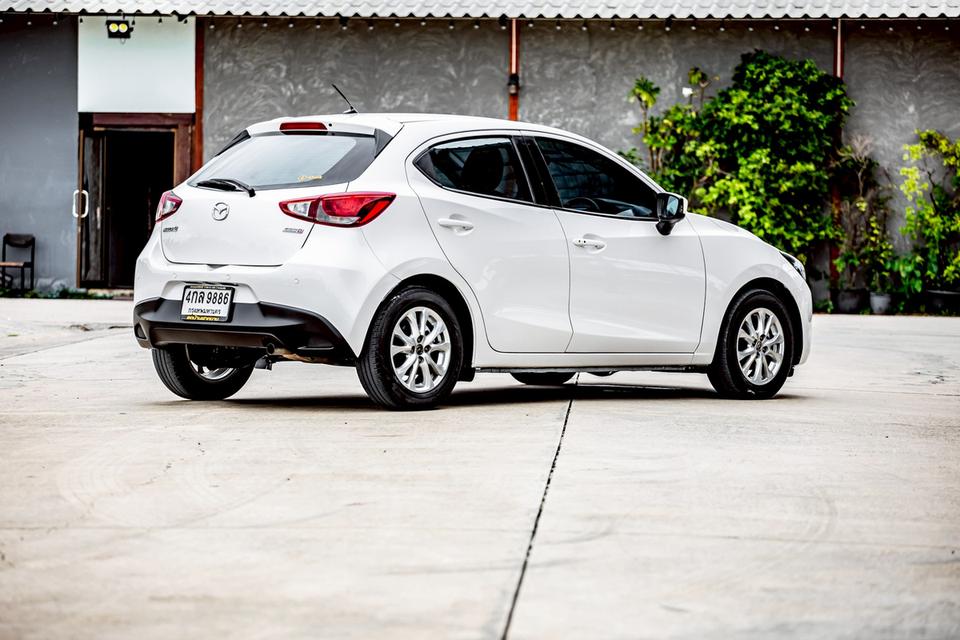Mazda 2 1.5 XD Sport ดีเซล ปี 2015 สีขาว มือเดียวป้ายแดง