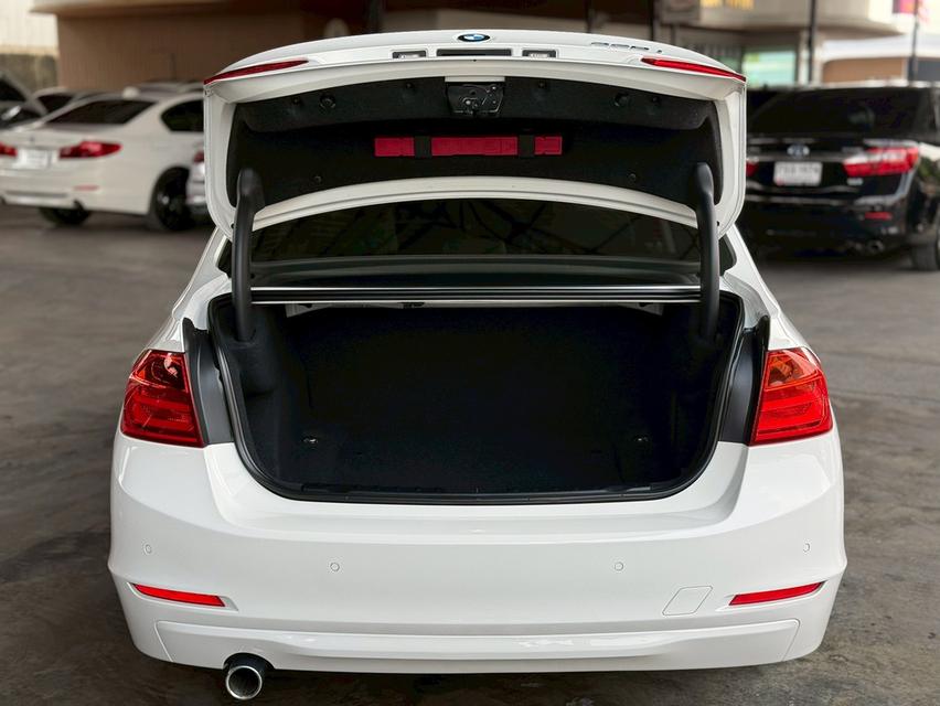 BMW 320i Luxury ปี13 รูปที่ 16