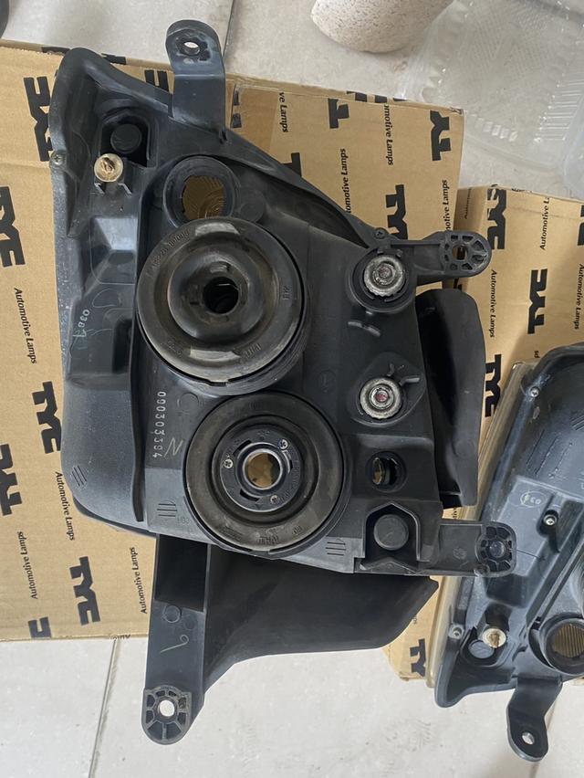 ขายไฟหน้า ISUZU D-MAX 2011 ลูกแก้ว สภาพเก่า ตามรูป 4