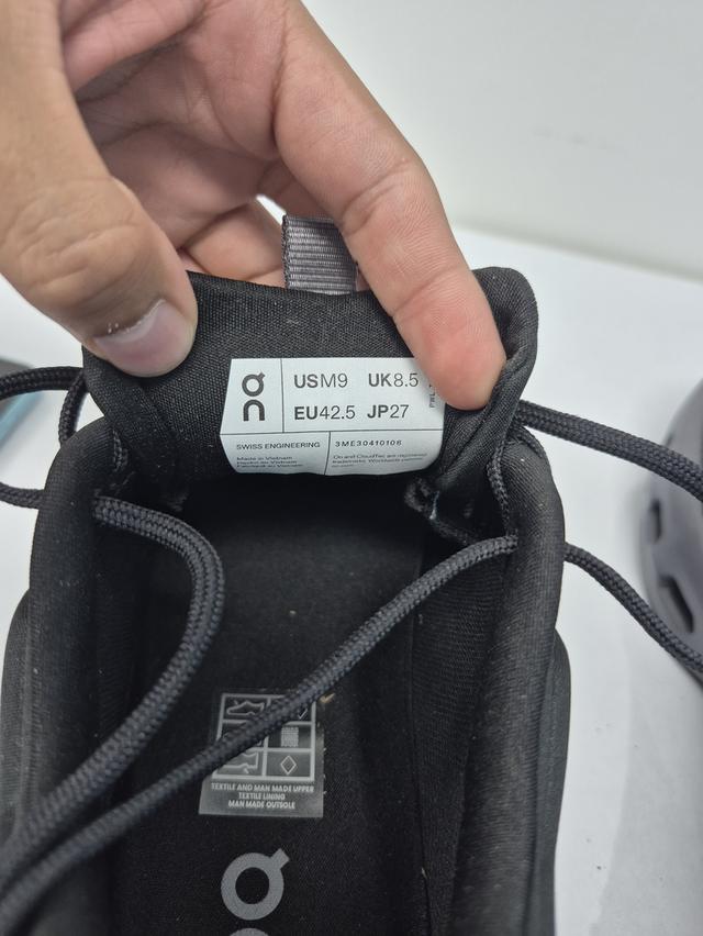 On Cloudmonster สีขาวใส่ลอง1ครั้ง  On Cloudnova Xสีดำยังไม่เคยใส่ 8