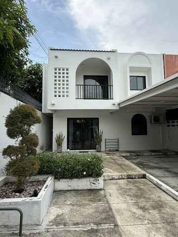 ให้เช่าบ้านเดี่ยว 2 ชั้น 65 ตรว. พร้อมเฟอร์นิเจอร์ หมู่บ้านเมืองทอง 2/1 ซอยพัฒนาการ74 รีโนเวทใหม่ 1