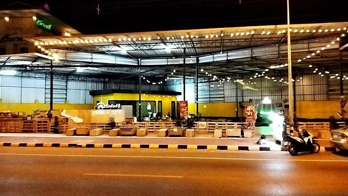 ให้เช่าที่ร้าน มีห้องกระจกพร้อมอยู่2ห้องพร้อมห้องน้ำ 1