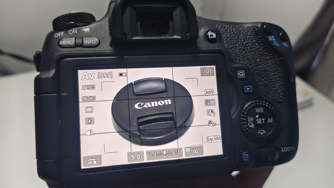  ขายกล้องมือสอง canon eos 760d พร้อมเลนส์ 18-135 is stm แท่นชาร์จ แบตแท้ ฟิวเตอร์กันหน้าเลนส์