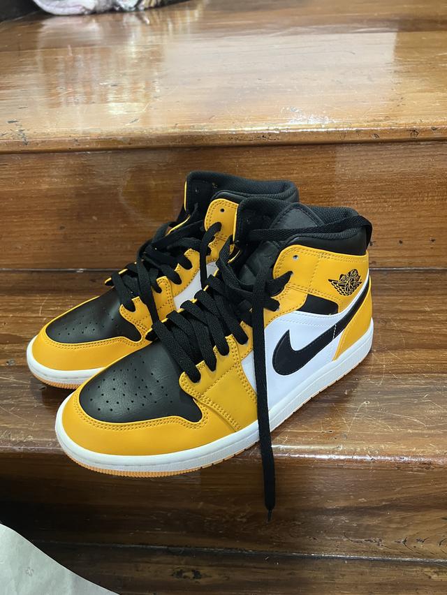 รองเท้า air jordan 1 mid