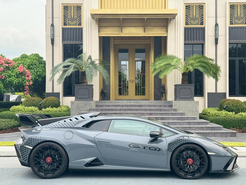 Lamborghini Huracan STO ปี 2022