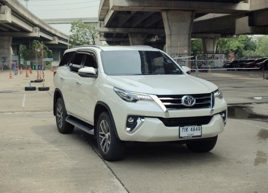 Toyota Fortuner 2.4 V AT 2WD ปี 2018  1