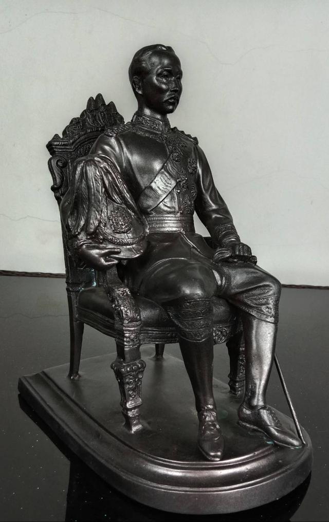 550.พระบรมรูปหล่อในหลวงรัชกาลที่ 5 พระบาทสมเด็จพระปรมินทรมหาจุฬาลงกรณ์ พระจุลจอมเกล้าเจ้าอยู่หัว ทรงประทับนั่งบัลลังก์ รูปที่ 6