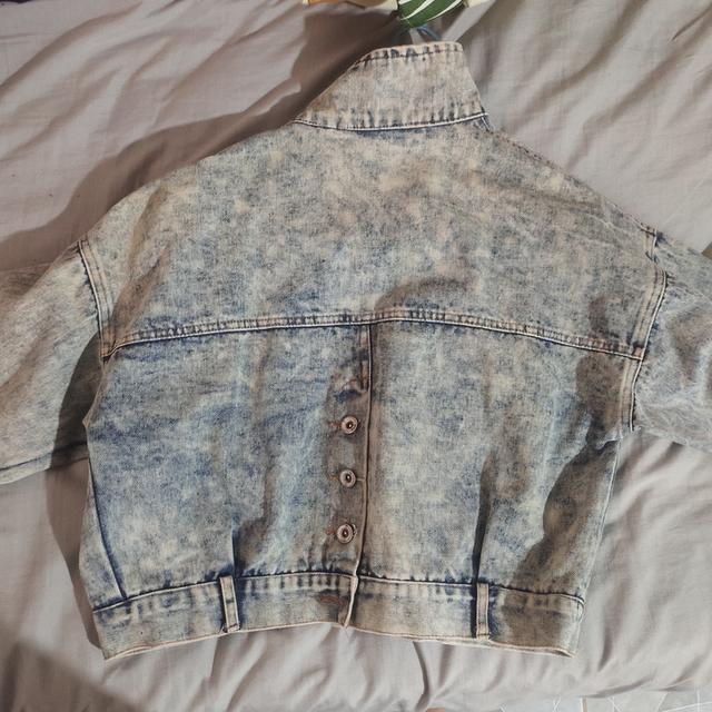 เสื้อยีนส์แขนยาวทรงครอป มือสอง (cropped) ลายฟอก/acid wash แฟชั่นทั่วไป size XL รูปที่ 2