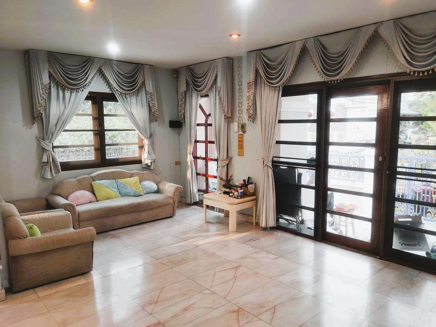 ทาวน์เฮ้าหมู่บ้านบุษราคัมริมน้ำ 2