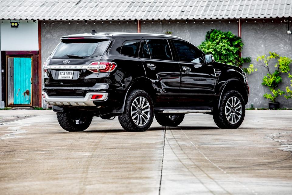 Ford Everest 2.2 Titanium ปี2017 สีดำ มือเดียวป้ายแดง 6