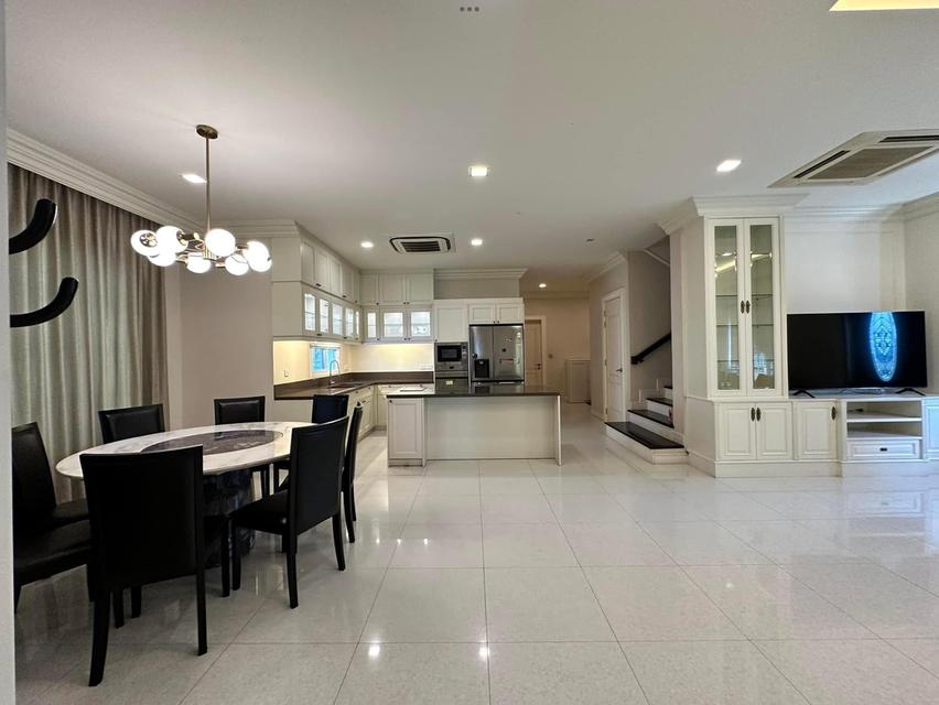 Vายบ้านหรู หมู่บ้านนาราสิริ บางนา กม 10 9