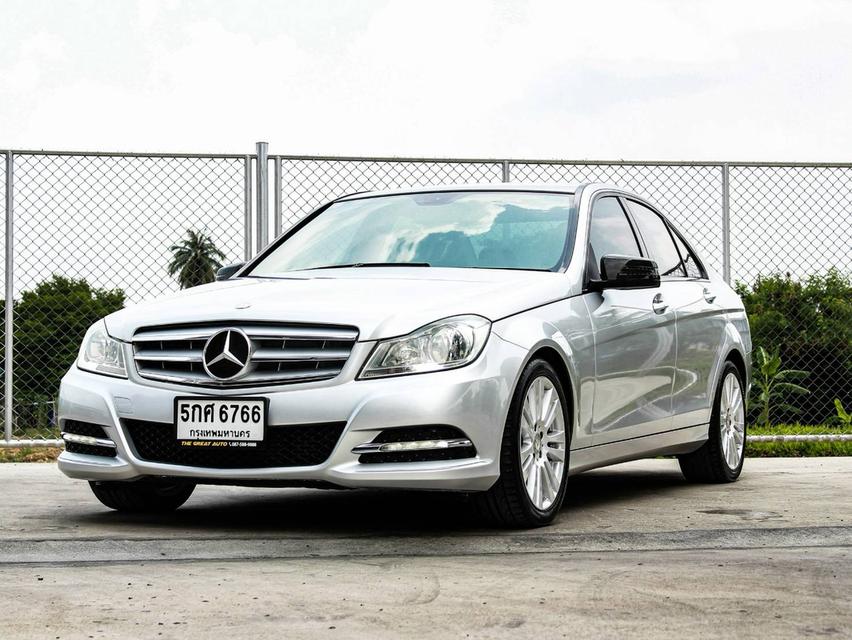 BENZ C200 CGI Blue Efficiency W204 2013 รถสวยประวัติดีใช้น้อย คุ้มเกินราคา