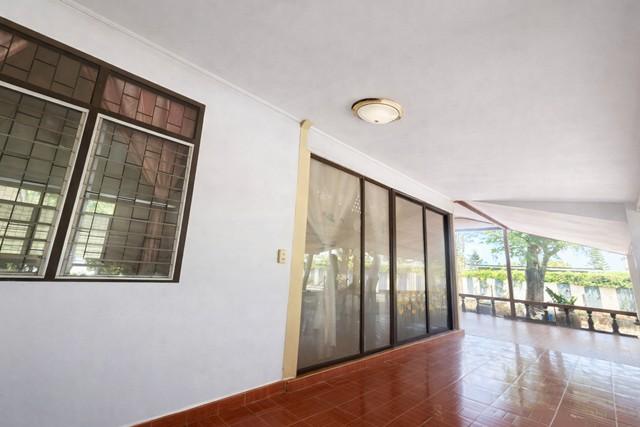 โรบินสัน บ้านเดี่ยวชั้นเดียว 2 หลัง ติดไทวัสดุ ฉะเชิงเทรา 600ม. 3นอน 3น้ำ ตลาดโสธร 1.2 กม. 299 ตร.ว. 6 คัน ถ.ฉะเชิงเทรา- 6