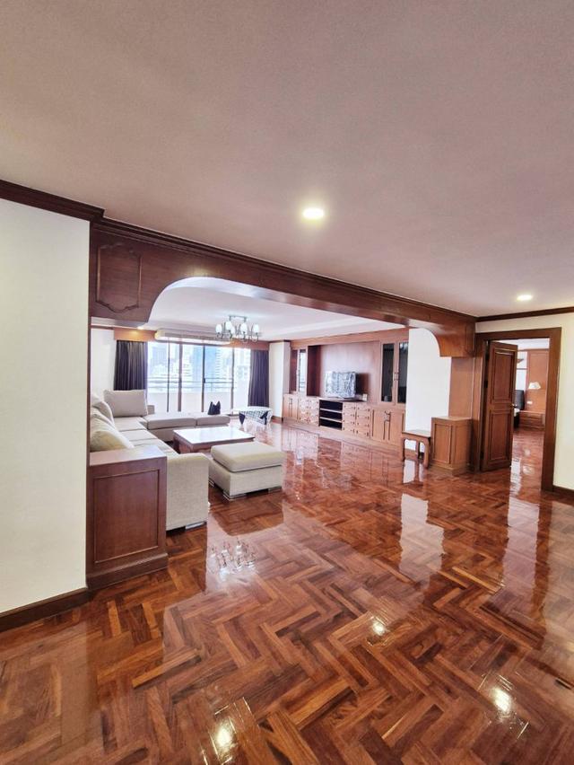 ให้เช่าคอนโด Watthana Heights (วัฒนาไฮทส์ คอนโดมิเนียม) 337 ตรม. 3 นอน 3 น้ำ ชั้นที่ 30 วิวเมือง พร้อมเฟอร์นิเจอร์ 2