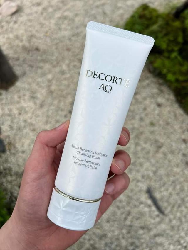 Decorte AQ Youth Renewing Radiance Cleansing Foam 3