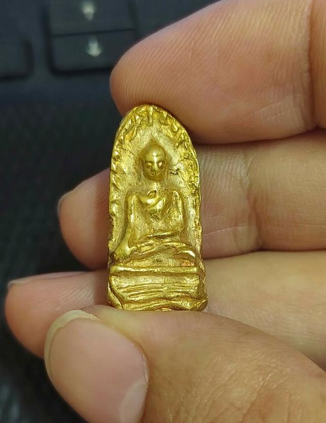 พระรอด พระกรุลำพูน พระกรุสีทองอร่าม เก่า สวยมาก หายาก มีน้ำหนัก