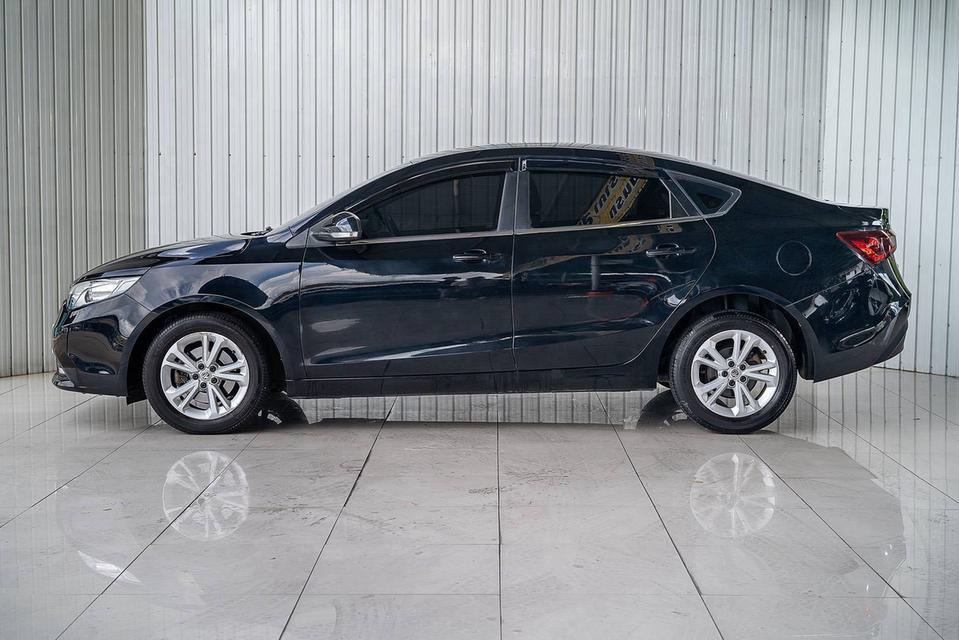 #MG 5, 1.5 X TURBO SUNROOF ปี 2018 สีดำ โฉม ปี15-21รถบ้านแท้ มือเดียวรถสวย ไมล์น้อย 73,355 กม.เครื่องดีโครงสร้างดีเกียร์ดีภายในสะอาดช่วงล่างแน่น รูปที่ 4