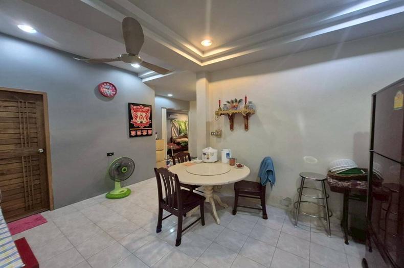 ทาวน์เฮาส์ หมู่บ้านบางใหญ่ซิตี้ (ซอย15) เนื้อที่ 18 ตร.ว. ใกล้ตลาดบางใหญ่ ถนนกาญจนาภิเษก ตำบลเสาธงหิน อำเภอบางใหญ่ นนทบุรี 11