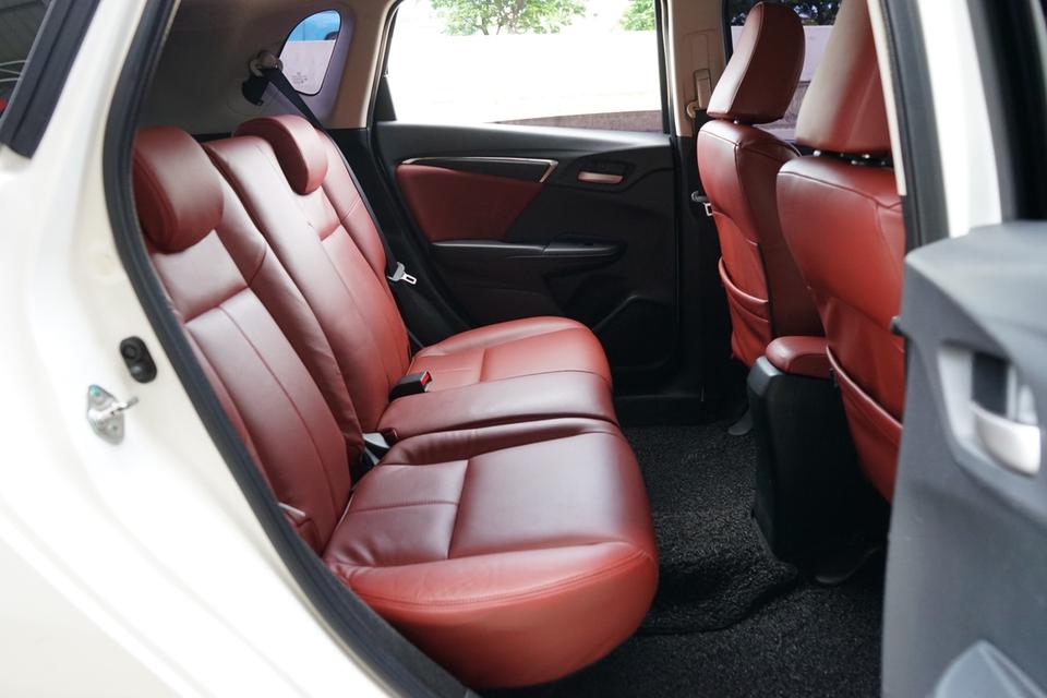 2014 HONDA JAZZ 1.5SV+ 10