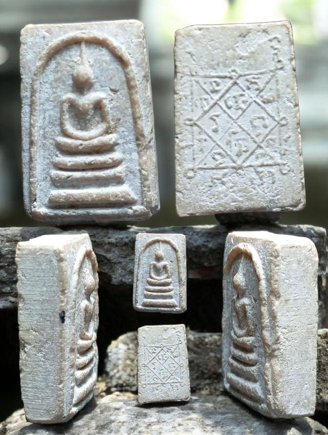 สมเด็จคะแนนหลังยันต์ตรีนิสิงเห เนื้อผงเกสร ปี 2512 หลวงพ่อแพ วัดพิกุลทอง สิงห์บุรี