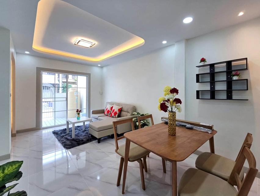 หมู่บ้านบัวทอง4  (คุณาภัทร) ถนนบ้านกล้วย-ไทรน้อยบางบัวทอง ทาวน์เฮ้าส์ 2 ชั้น 9
