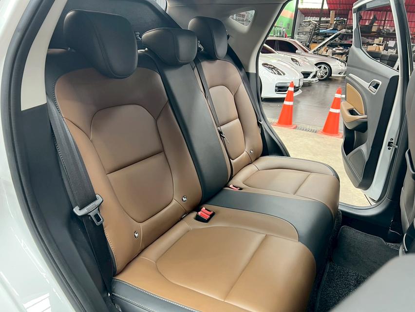 MG ZS 1.5 X+ SUNROOF ปี2023  ไมล์น้อย 9