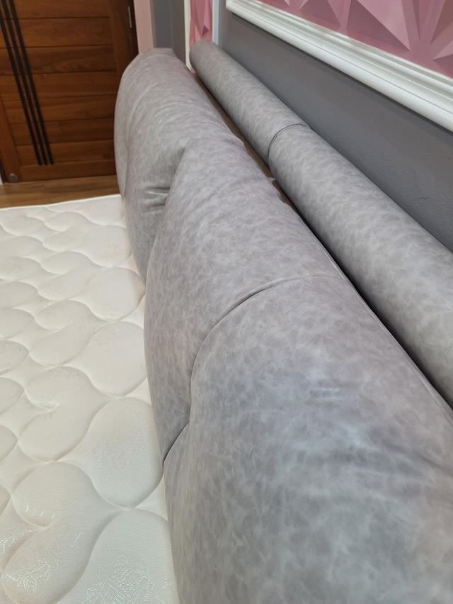 เตียง + ที่นอน ลดราคา 60% แถม FREE ชุดเครื่องนอน+ผ้านวม Lotus