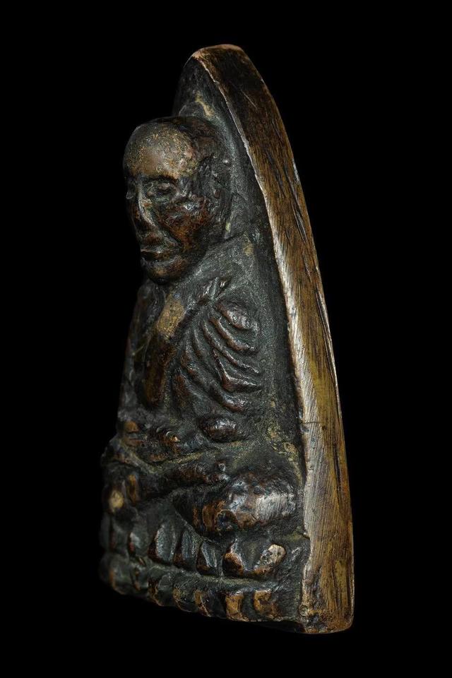 หลวงปู่ทวดพิมพ์เตารีดราคาแบ่งปัน