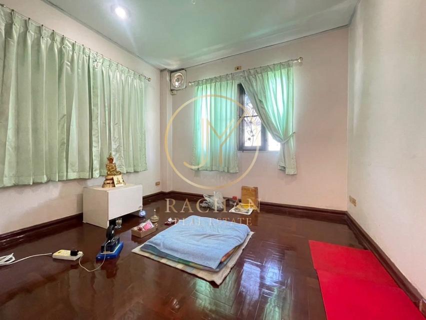 B69-302 ขายด่วน บ้านเดี่ยว 2 ชั้น หลังมุม หมู่บ้านลัดดารมย์ รัตนาธิเบศร์ เนื้อที่ 89 ตร.ว พื้นที่ใช้สอย 300 ตร.ม 4 ห้องนอน 3 ห้องน้ำ 1 ห้องครัว 17