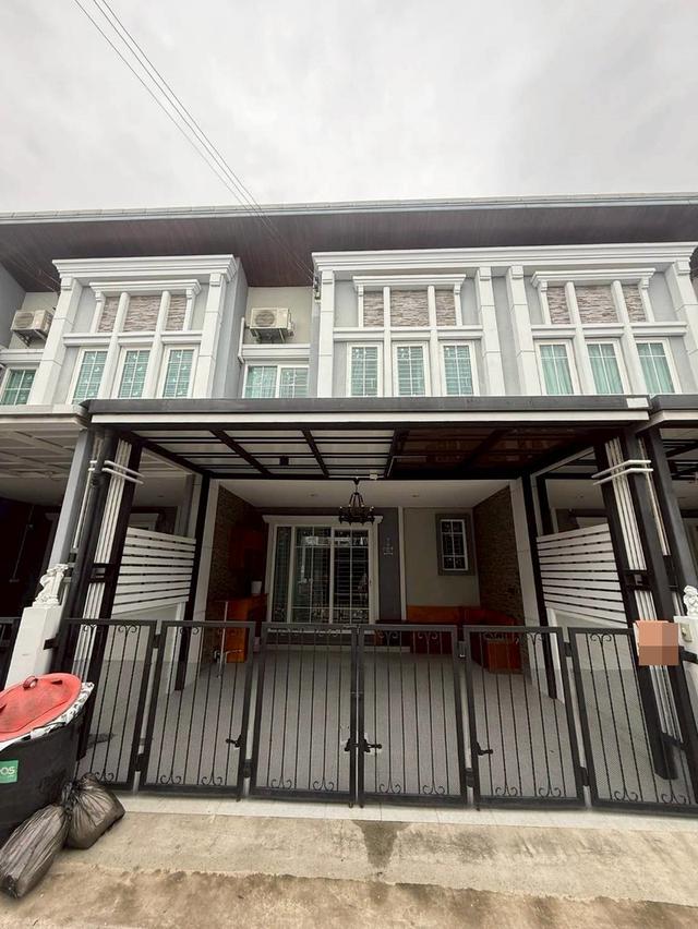 ให้เช่าทาวน์เฮ้าส์ 2 ชั้น หมู่บ้าน Golden Town สุขุมวิท-แบริ่ง สุขุมวิท 76 ใกล้ BTS แบริ่ง (N.1802)
