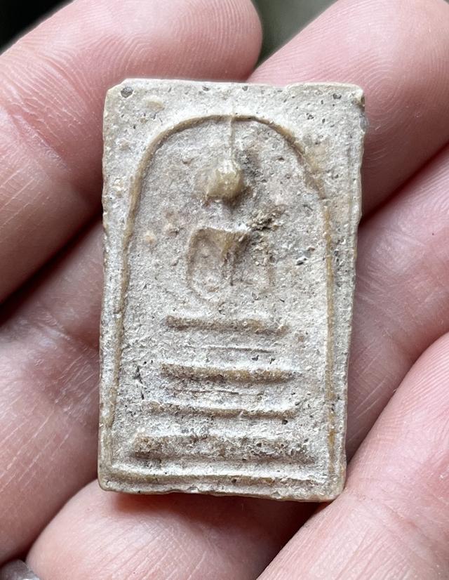 พระสมเด็จฐานแซมเนื้อสวยๆค่ะ