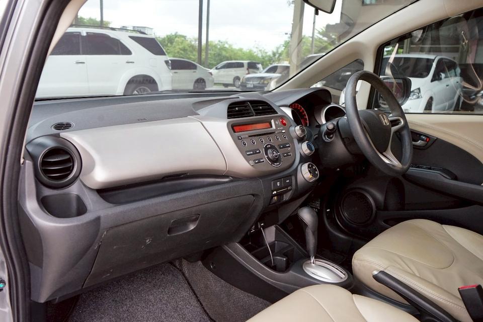 2012 HONDA JAZZ 1.5V 11
