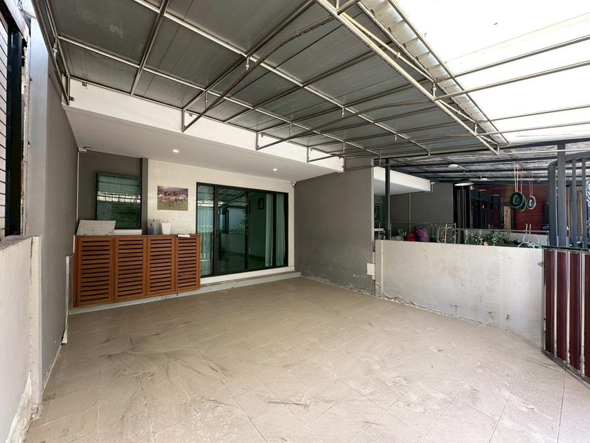 นาทีทองขายขาดทุน !!  J GRAND สาทร-กัลปพฤกษ์ ทาวน์โฮม 3 ชั้น หน้าบ้านไม่ชนใคร ติดถนนใหญ่กัลปพฤกษ์ เข้าออกสาทรสะดวก ใกล้รถไฟฟ้า MRT สายสีน้ำเงิน สถานีหล 2